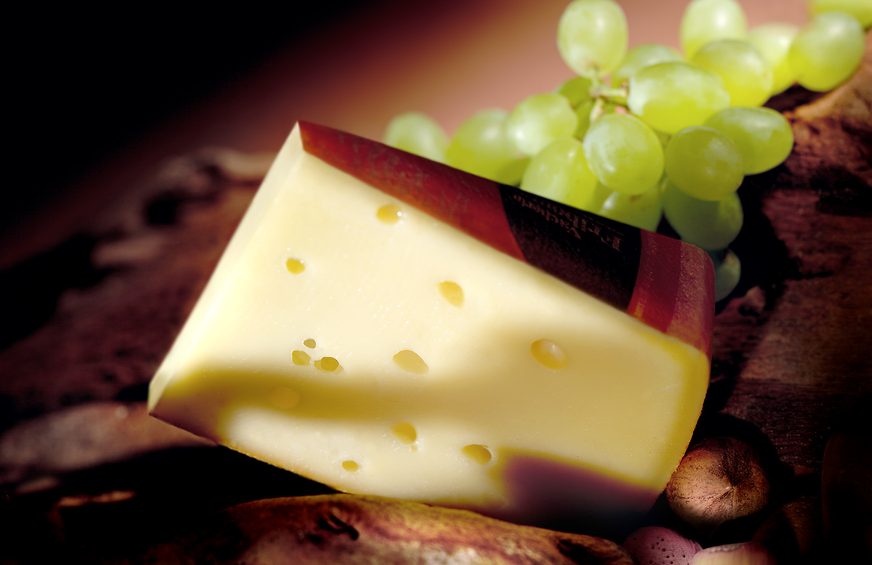 editorial - cheese - kaese mit trauben